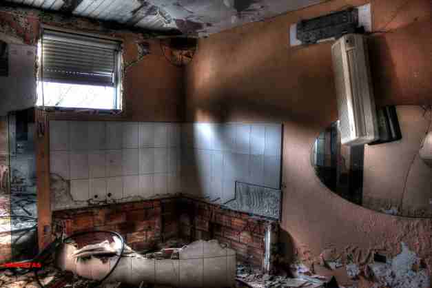 IMG_4977_8_9_tonemapped