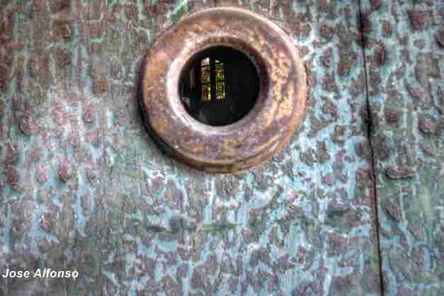 Peephole
