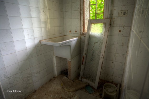 Abandoned house, Madrid, Spain