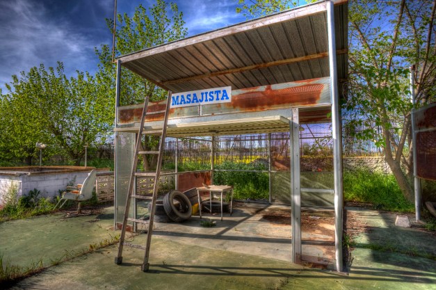 Masseuse, Abandoned water park